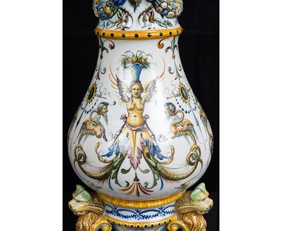 Coppia di vasi antichi firmati "Ginori" in maiolica smaltata. Periodo seconda metà del XIX secolo.
