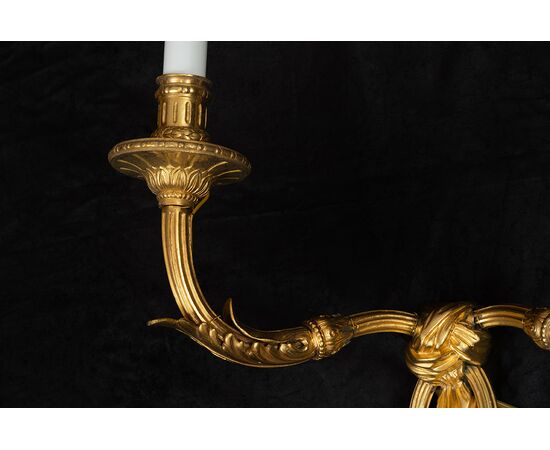 Coppia di applique antichi Napoleone III in bronzo dorato finemente cesellato. Francia XIX secolo.