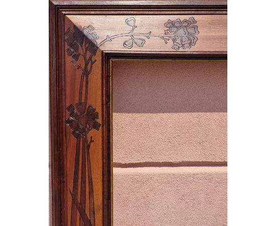 Coppia di cornici Liberty / Art Nouveau in noce intagliato – Inizio XX secolo
