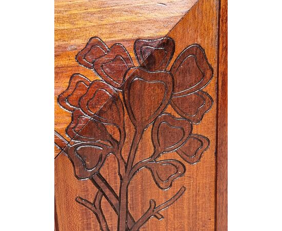 Coppia di cornici Liberty / Art Nouveau in noce intagliato – Inizio XX secolo