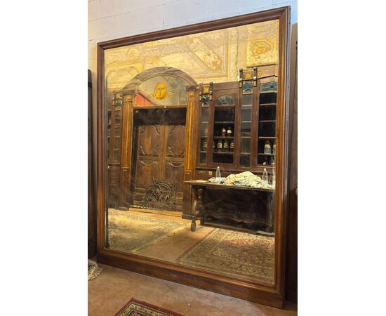 SPECC565 - Specchiera anni '40 con cornice in noce, misure cm L 196 x H 240