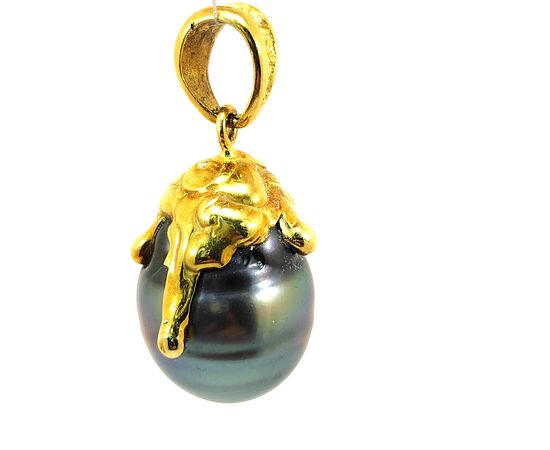 Pendente in oro con perla di Mare