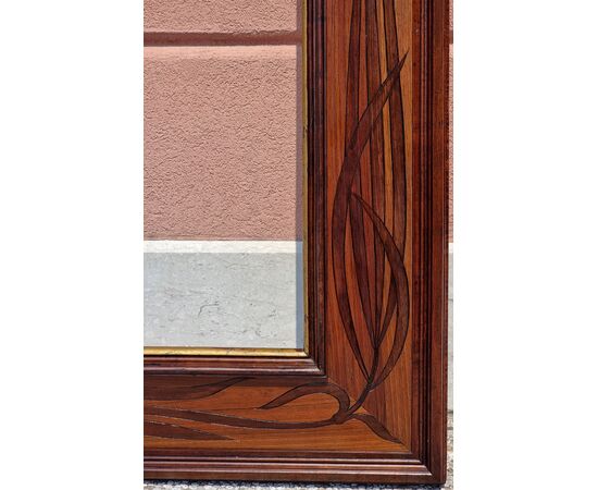 Coppia di cornici Liberty / Art Nouveau in noce intagliato – Inizio XX secolo