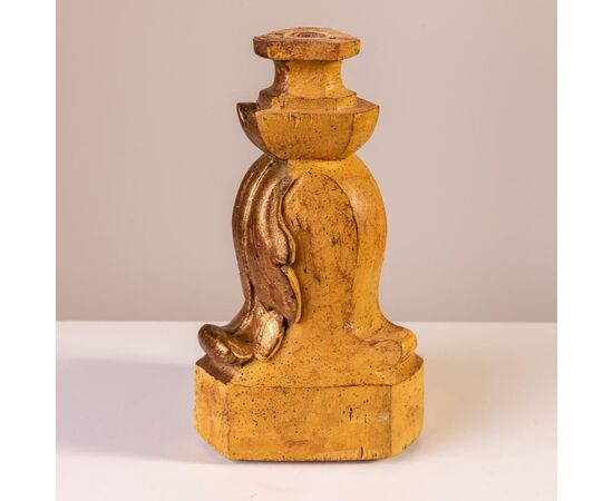 Piccola base in legno dorato - SN -