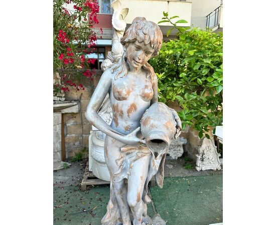 Fontana in stile neoclassico in bronzo patinato con ninfa, primi ’900