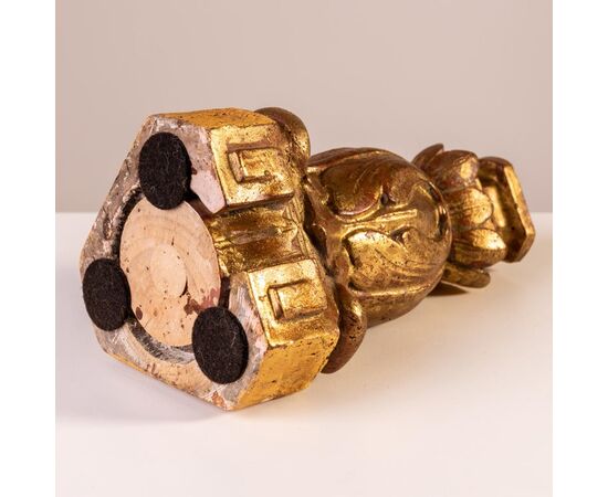 Piccola base in legno dorato - SN -