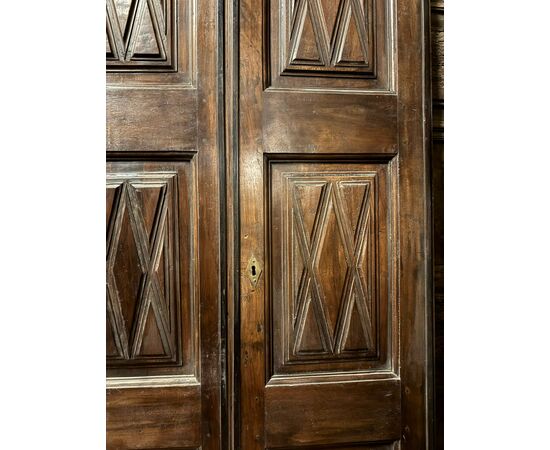 PTI605 - Porta in noce, due battenti, epoca '600, misure cm L 90 x H 190 x P 3,5