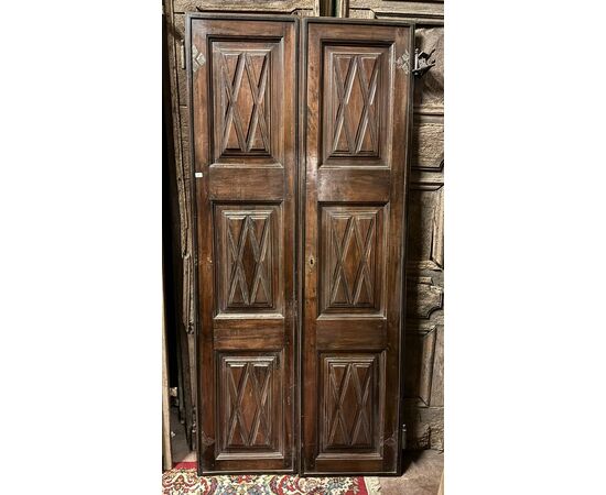 PTI605 - Porta in noce, due battenti, epoca '600, misure cm L 90 x H 190 x P 3,5