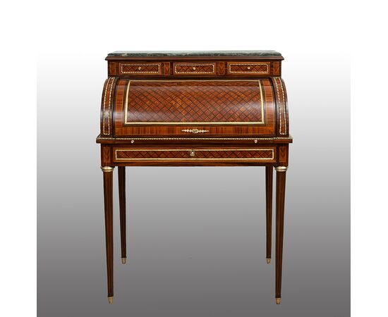 Scrittoio antico Napoleone III in legni esotici pregiati con innesti di elementi in bronzo dorato.Francia inizio XX secolo.