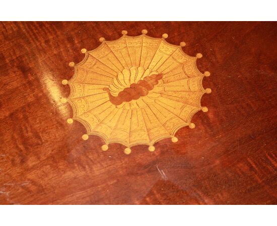 Piccolo tavolino Vittoriano in Legno di Mogano del 1800 con intarsi