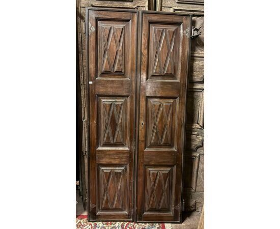 PTI605 - Porta in noce, due battenti, epoca '600, misure cm L 90 x H 190 x P 3,5