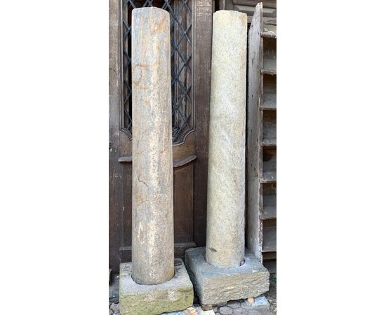 DARS680 - Coppia di colonne in pietra, epoca '600, mis. cm L 48/50 x H 196/200