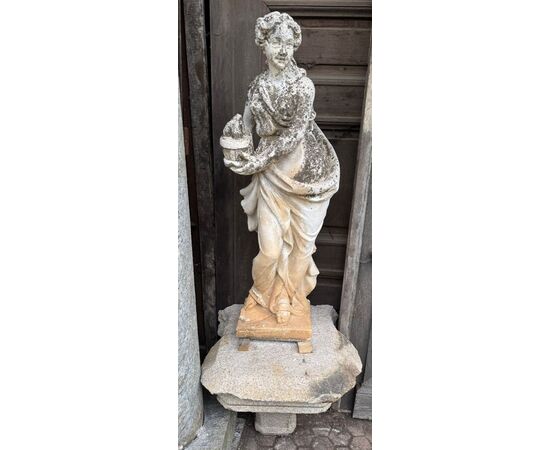 DARS345 - N. 4 statue in pietra artificiale, misure cm L 35 x H 120