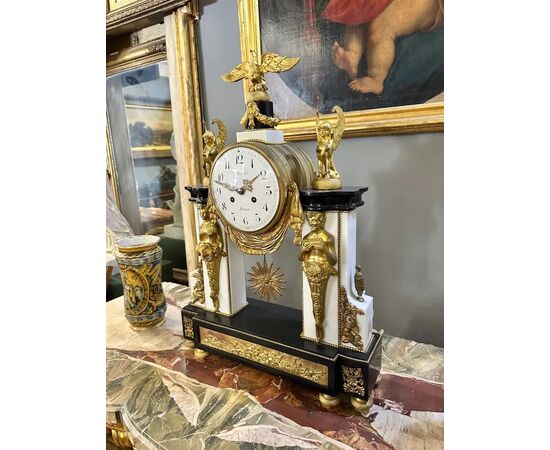  Orologio da Tavolo Impero in Marmo e Bronzo Dorato, XIX secolo