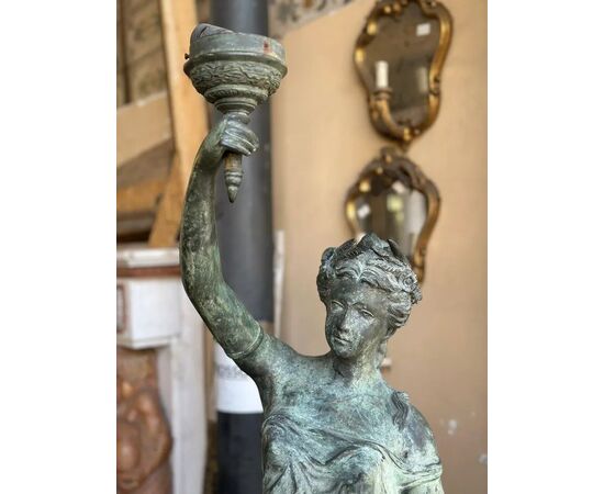  Scultura Femminile in Bronzo Patinato 