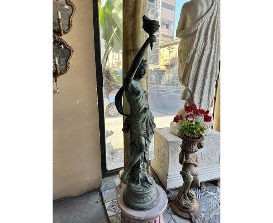 Scultura Femminile in Bronzo Patinato 