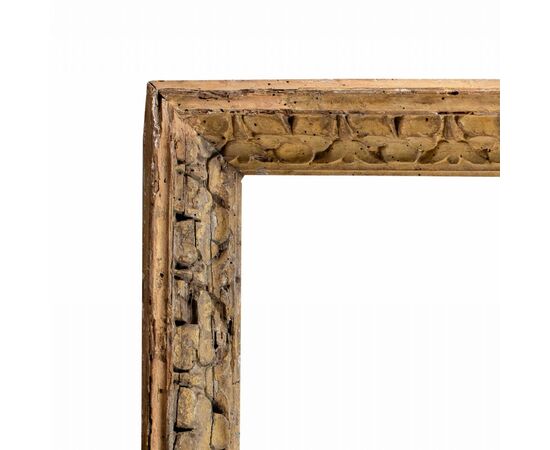 Cornice barocca in legno intagliato e dipinto. Emilia, XVII secolo.
