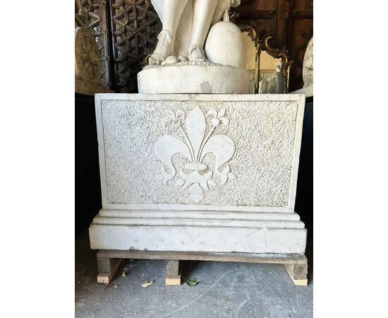  Scultura di Ercole in Marmo Statuario su Base Neoclassica, XIX Secolo 