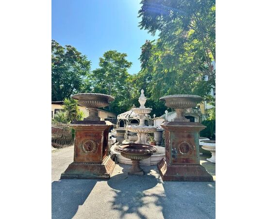  Coppia di Monumentali Vasi in Ghisa, manifattura italiana primo ’900