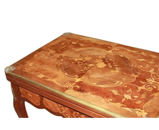 Tavolino da gioco francese stile Luigi XV riccamente intarsiato della seconda metà del 1800