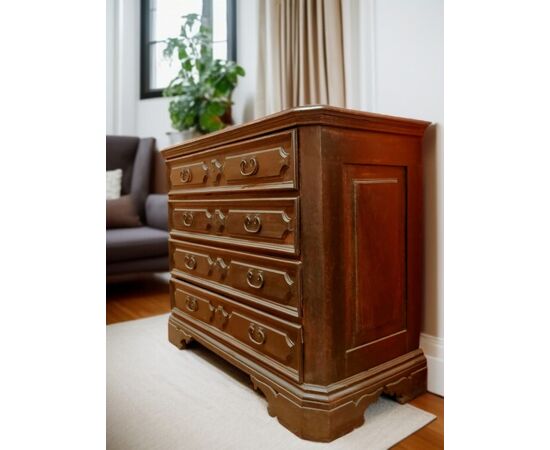 Cassettone del 1600 lombardo in Noce
