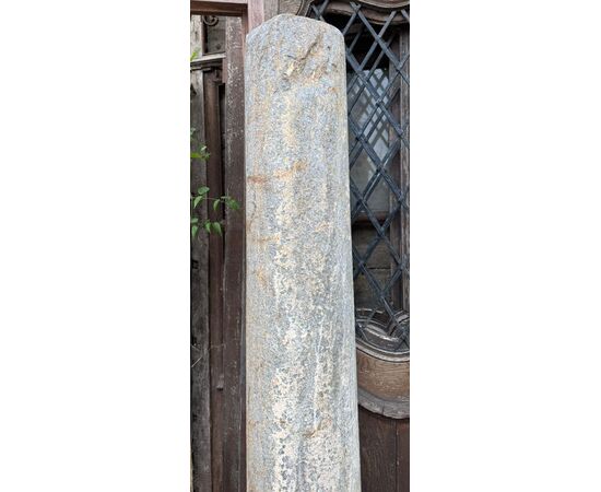DARS680 - Coppia di colonne in pietra, epoca '600, mis. cm L 48/50 x H 196/200