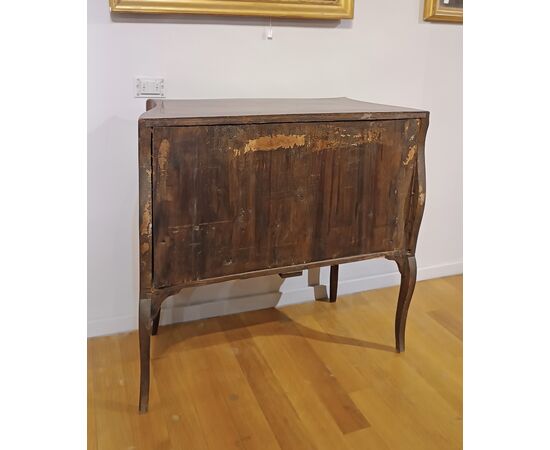 PICCOLA CREDENZA CON INTARSI META’ XVIII SECOLO