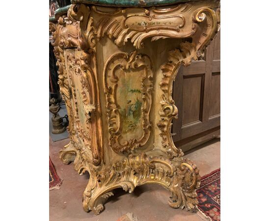 ARM250 - Credenza Liberty intagliata e dorata con dipinti, misure cm L 135 x H 115 x P 60