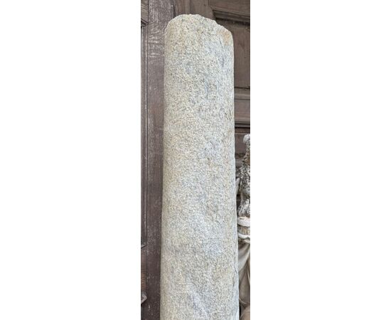 DARS680 - Coppia di colonne in pietra, epoca '600, mis. cm L 48/50 x H 196/200