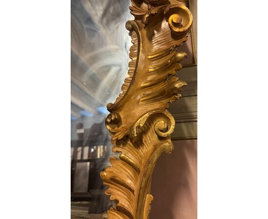SPECC567 - Specchiera Liberty con ricca cornice scolpita a volute, epoca '900, misure cm L 105 x H 207