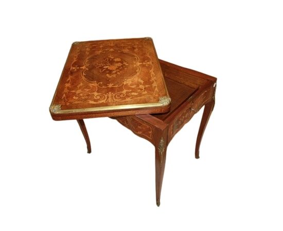 Tavolino da gioco francese stile Luigi XV riccamente intarsiato della seconda metà del 1800