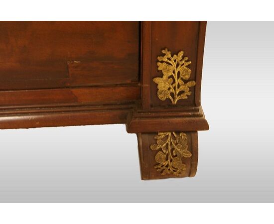 Comò inglese stile Impero del 1800 in mogano con bronzi