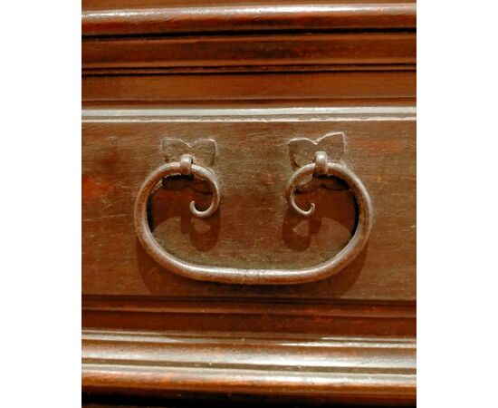 Cassettone del 1600 lombardo in Noce