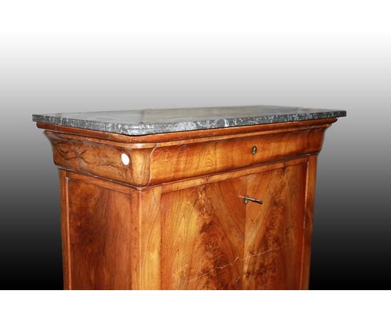 Secretaire francese stile Impero del 1800 in piuma di mogano con piano in marmo nero