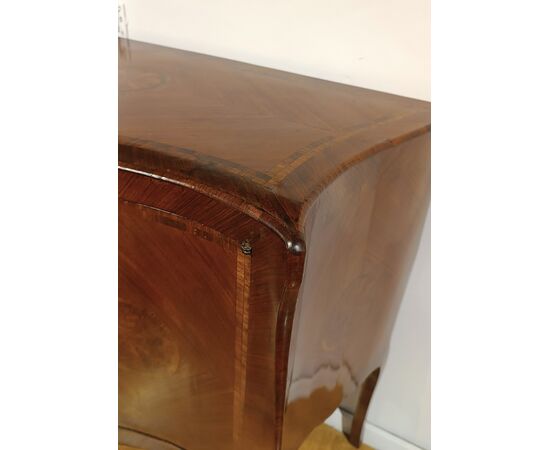 PICCOLA CREDENZA CON INTARSI META’ XVIII SECOLO