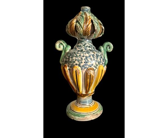 Fiasca in maiolica policroma. Manifattura di Ariano Irpino.