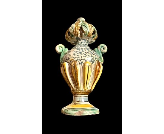 Fiasca in maiolica policroma. Manifattura di Ariano Irpino.