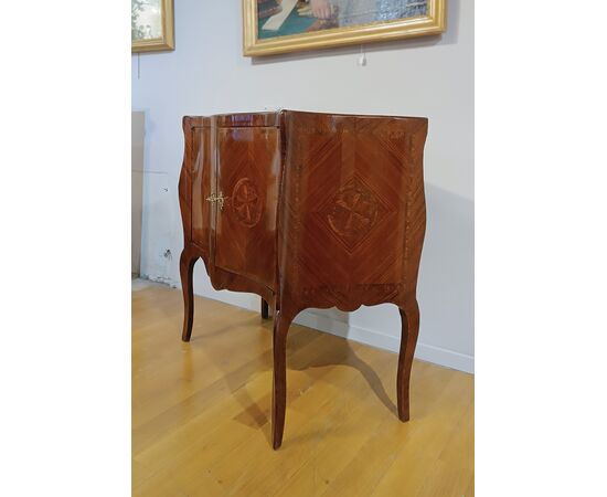 PICCOLA CREDENZA CON INTARSI META’ XVIII SECOLO