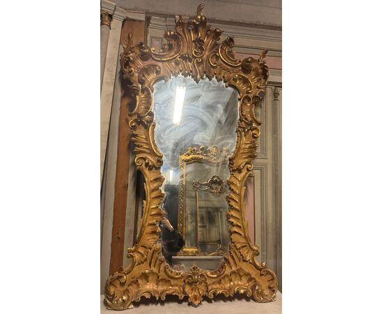SPECC567 - Specchiera Liberty con ricca cornice scolpita a volute, epoca '900, misure cm L 105 x H 207