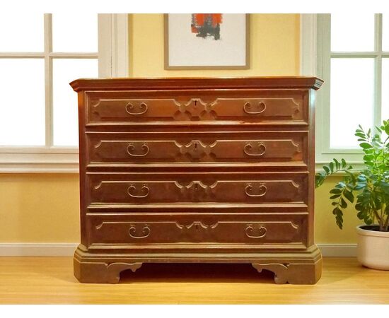 Cassettone del 1600 lombardo in Noce