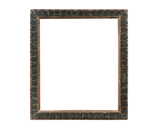 Cornice in legno intagliato, laccato e dipinto a finto marmo. Italia, XVIII secolo.