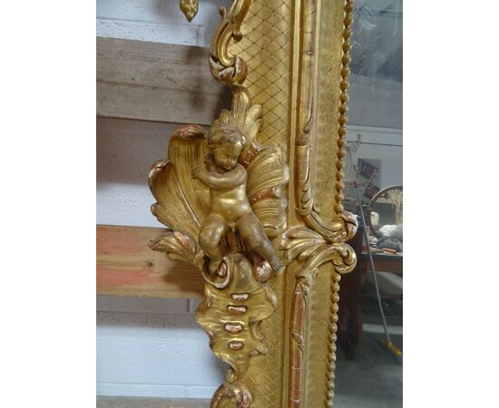 Grande specchiera dorata a foglia scolpita con putti e volute primi 1800 Torino