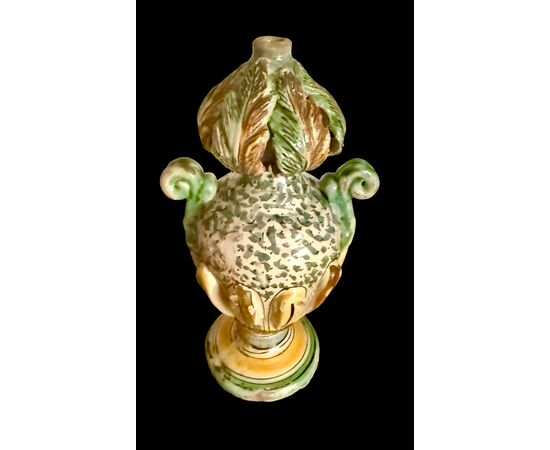 Fiasca in maiolica policroma. Manifattura di Ariano Irpino.