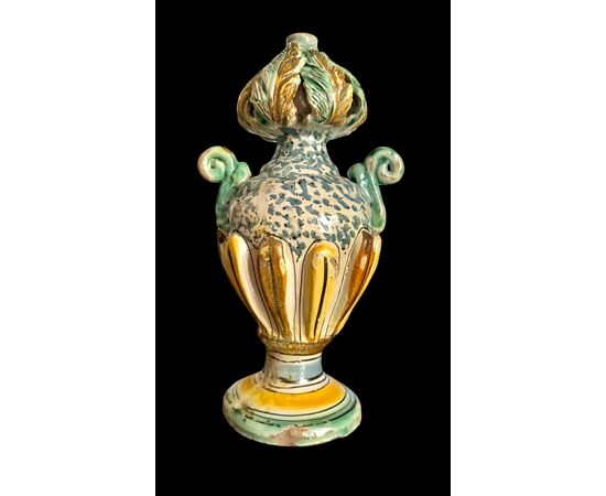 Fiasca in maiolica policroma. Manifattura di Ariano Irpino.