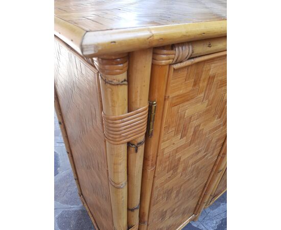 CREDENZA MOBILE IN BAMBOO CON RIPIANI ANNI 70 LUCIDATO A GOMMALACCA