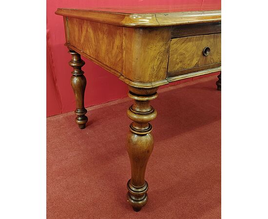 Venetian writing table