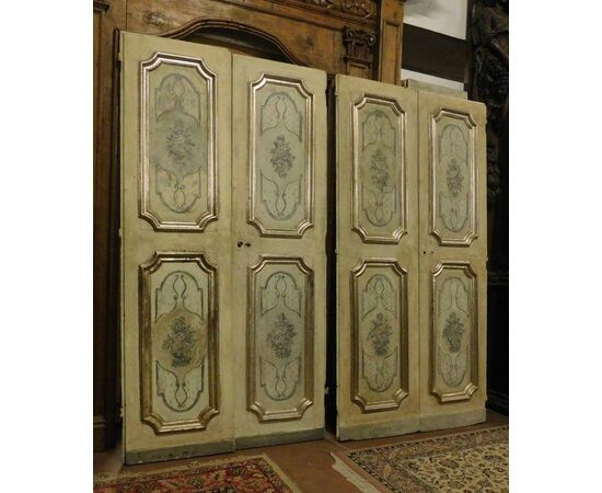 ptl195 pair of double lacquered doors, 18th century, meas. cm l 114 xh 215 each     