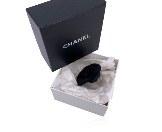CHANEL Spilla Vintage in Tela Col. Nero Camelia