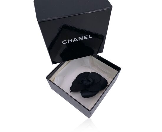 CHANEL Spilla Vintage in Seta Col. Nero Camelia