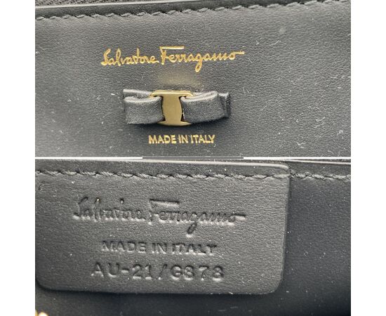 SALVATORE FERRAGAMO Borsa a Tracolla in Pelle Col. Bordeaux Vara M